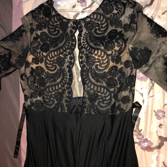 black and gold dress size 20